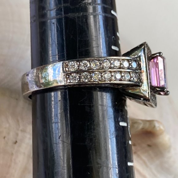 Striking HVE pink CZ and small CZ gems in sterling silver setting ring - Picture 3 of 12